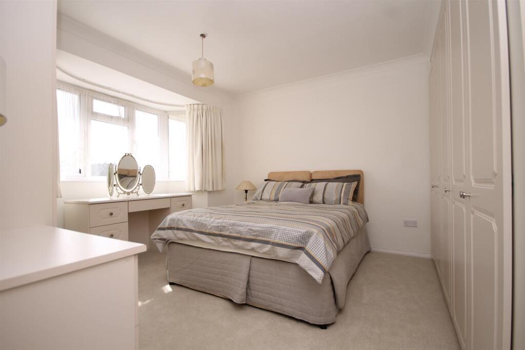 House in Mole Valley, Great Bookham - More