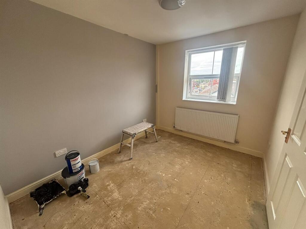 Apartment in Sandwell, West Midlands - More