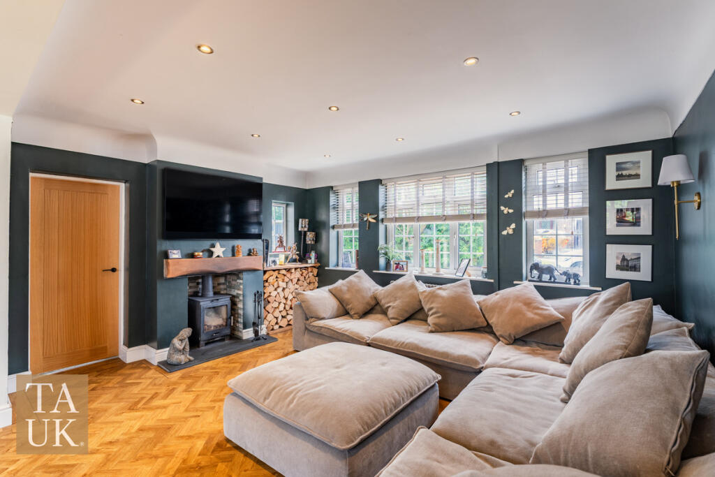 House in Greasby, Liverpool City Region - More