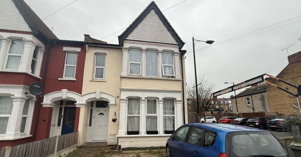 Main image of property: 21 & 21A Ceylon Road, Westcliff-on-Sea, Essex, SS0 7HS