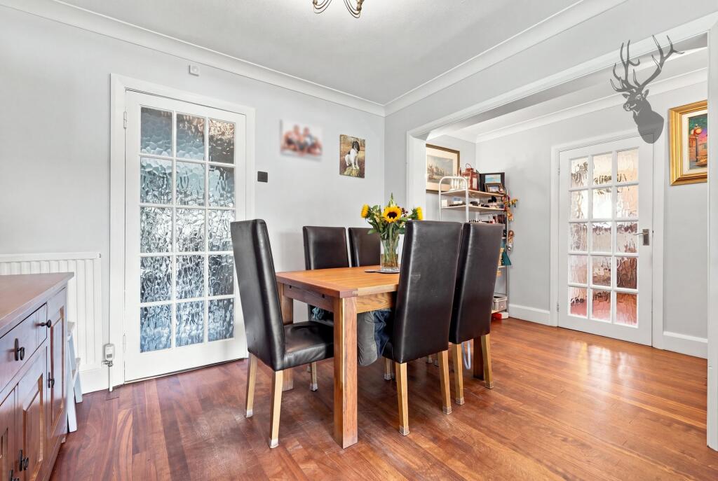 House in Epping Forest, Theydon Bois - More