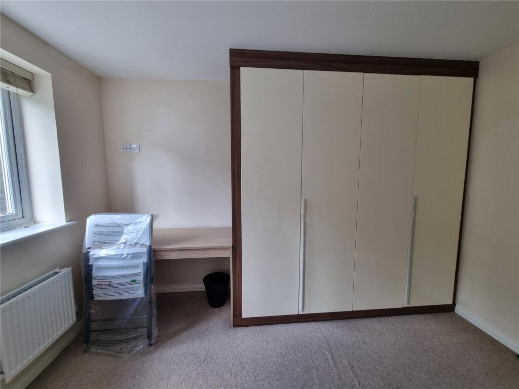 5 bedroom end of terrace house for rent