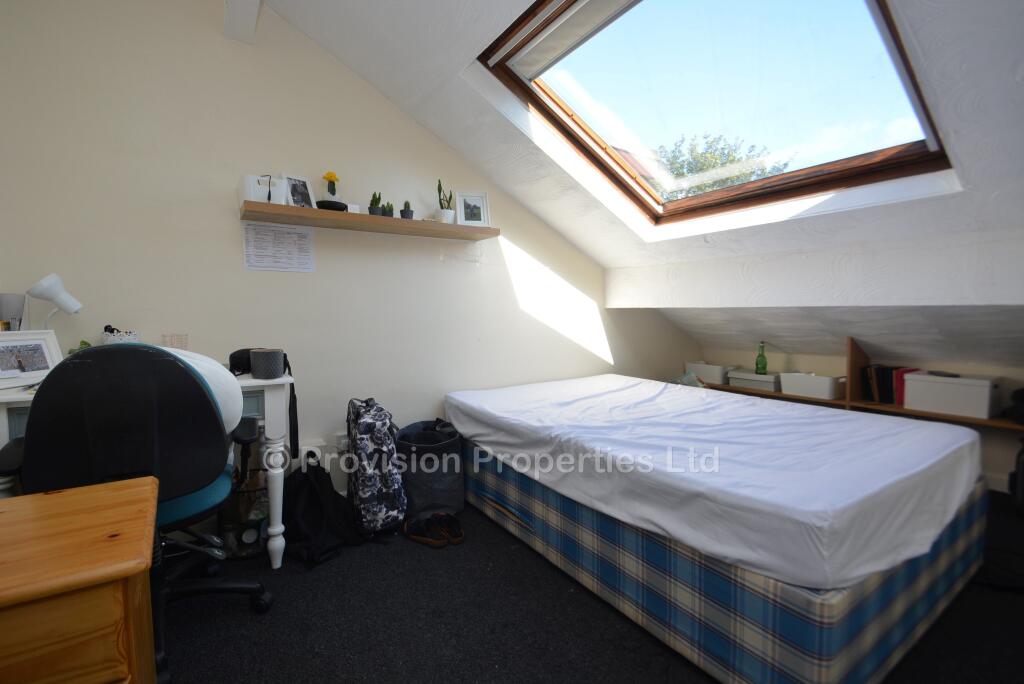 8 bedroom terraced house for rent