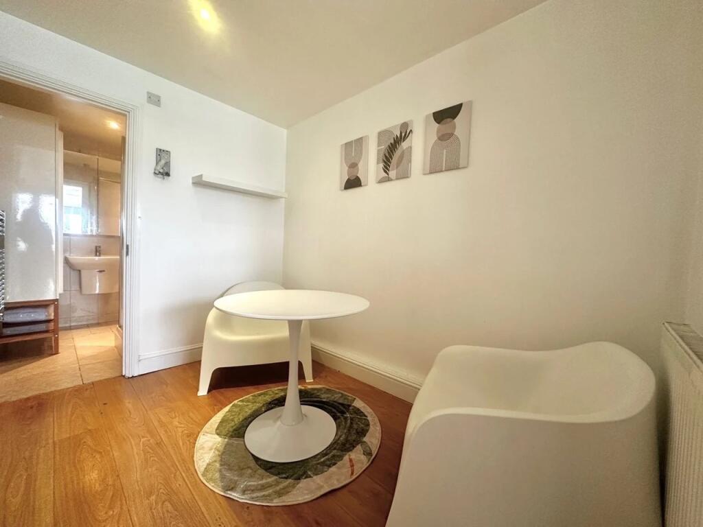 House in London - View 5