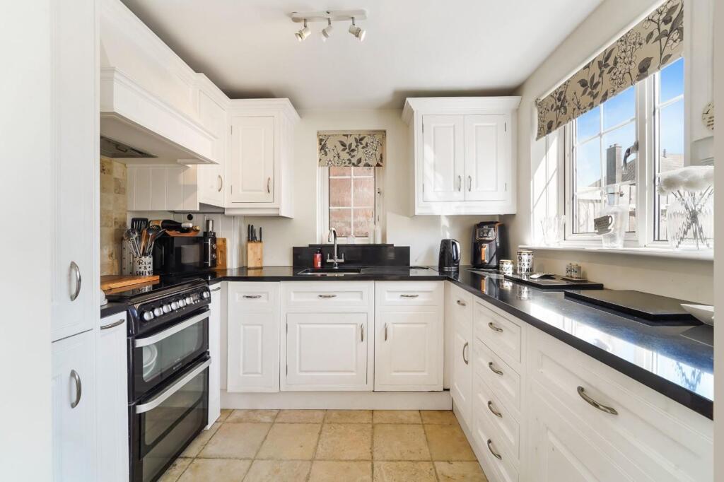 Apartment in Reigate and Banstead, Banstead - View 4