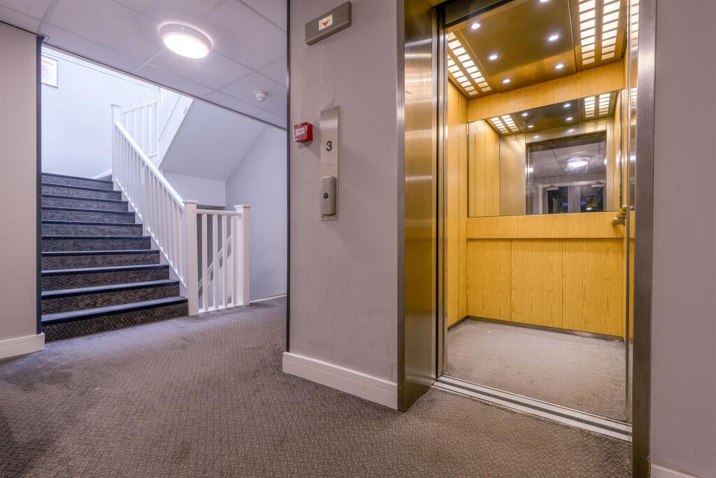 Apartment in Kettering, North Northamptonshire - View 4