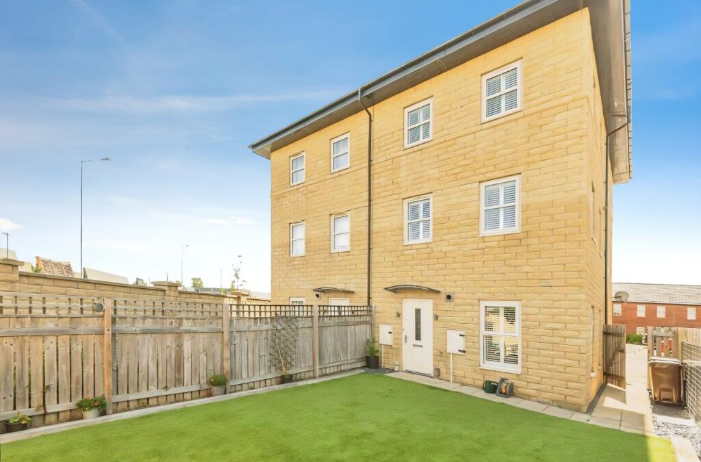 Main image of property: Cawood Close, Wakefield, West Yorkshire, WF1
