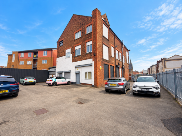 Exterior & parking