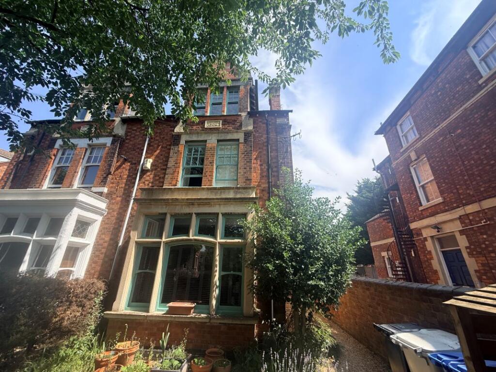 Main image of property: 41 Headlands, Kettering, Northamptonshire, NN15 7ET