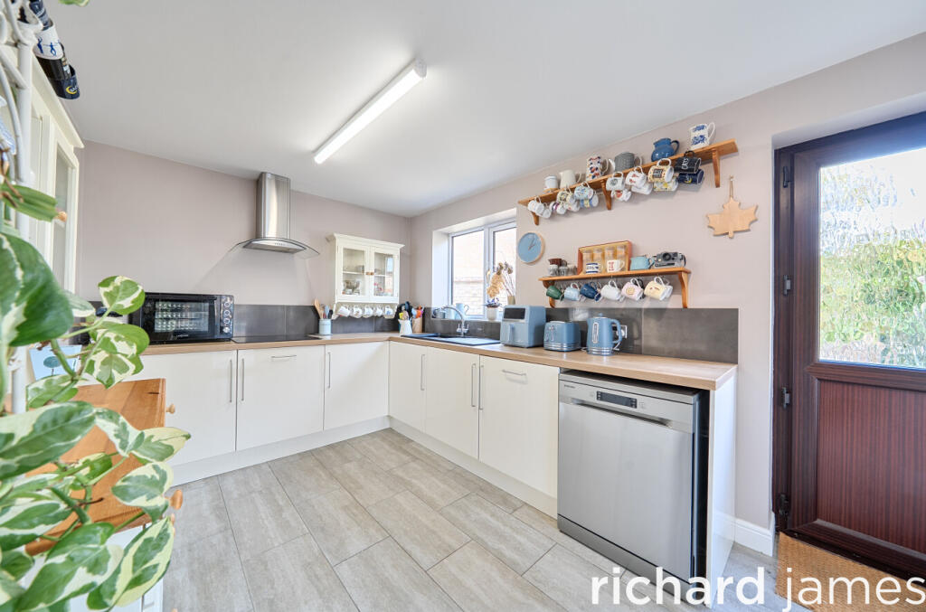 House in Swindon, Haydon Wick - View 4