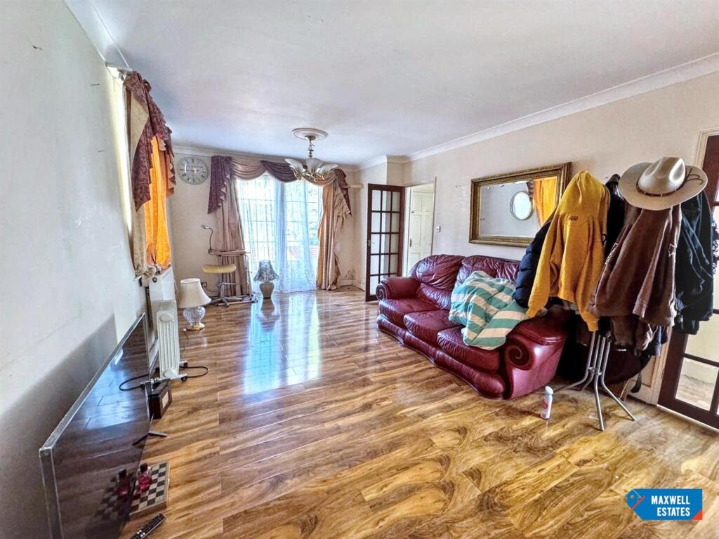 Abbots Road, Edgware photo 4