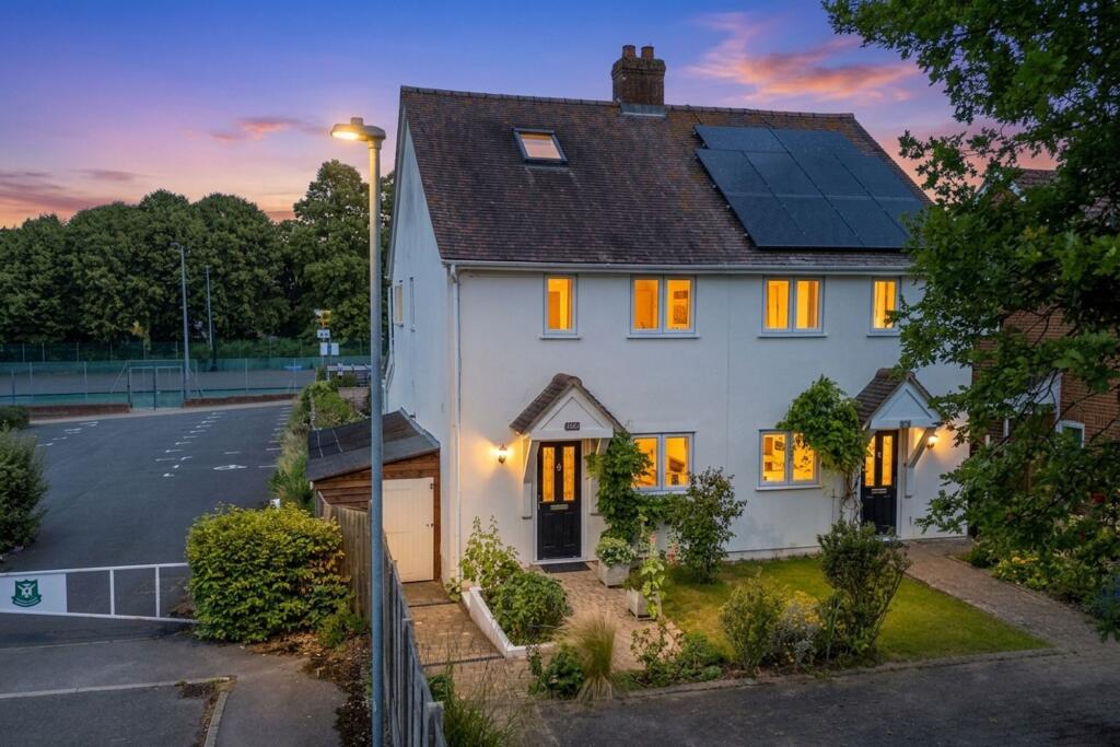 Main image of property: Peaslands Road, Saffron Walden, CB11