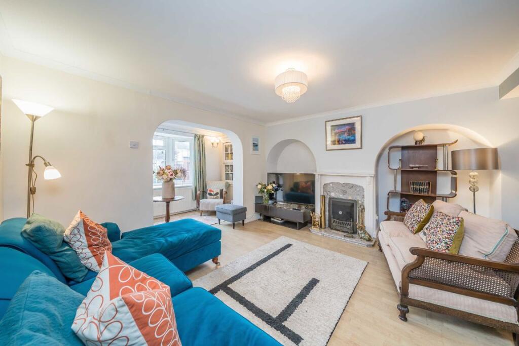Hawthorn Way, Shepperton - View 5