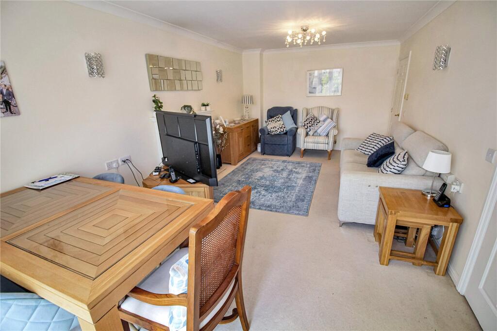 Apartment in Swindon, Redhouse, St. Andrews - View 4