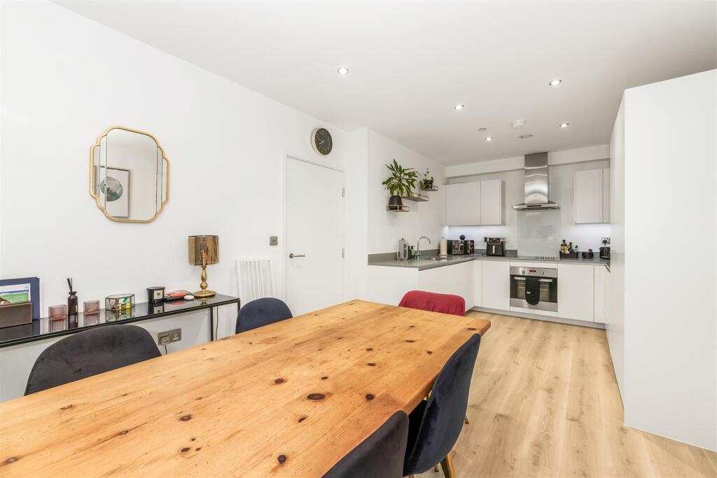 Apartment in London - View 3