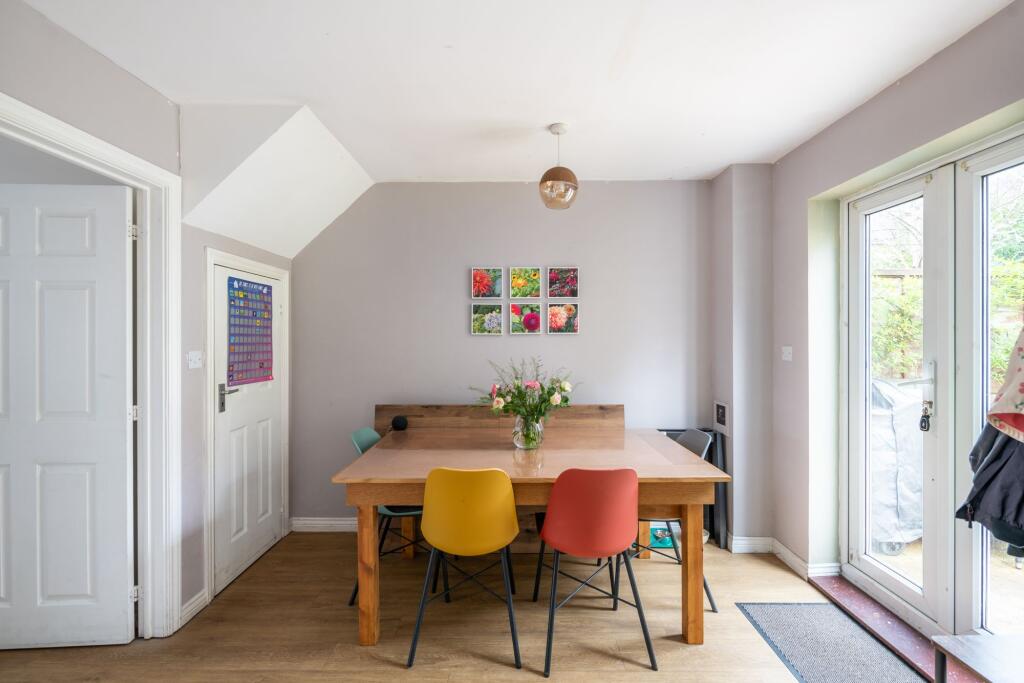 Hooley Lane, Redhill, RH1 - More