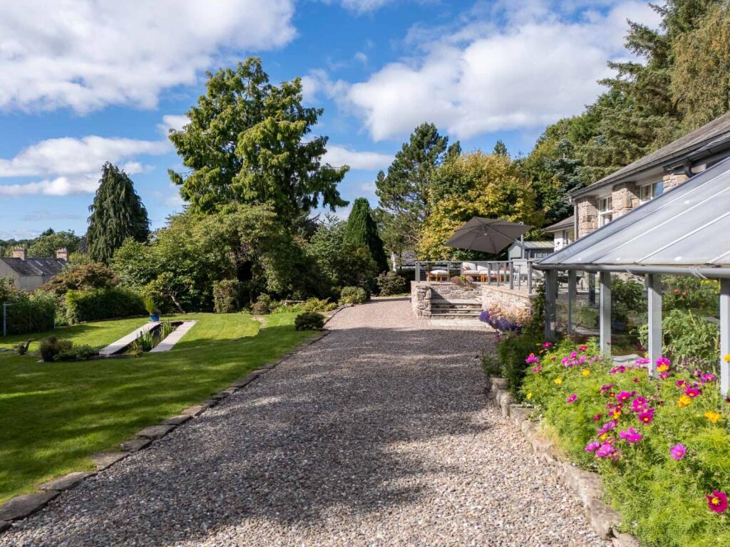 Heathfield, County Place, Pitcairngreen, Perth, PH1 photo 2