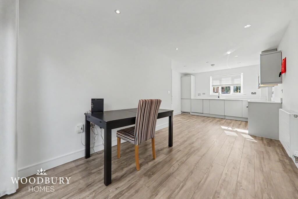 Apartment in Epping Forest, Loughton - More