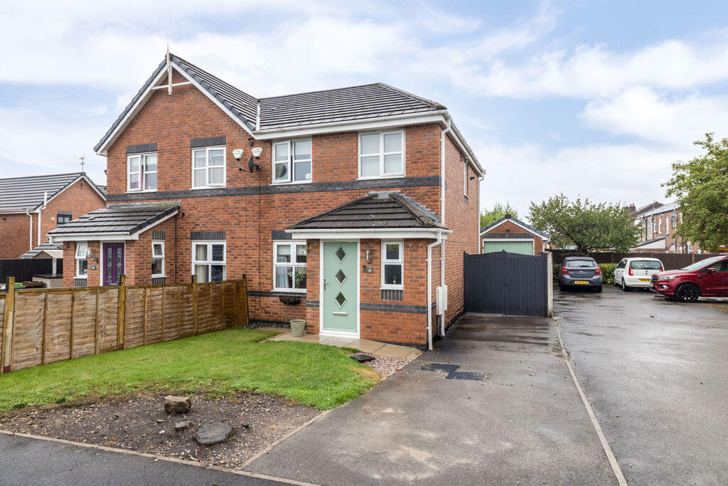 3-bed semi-detached on Fairman Drive, Hindley, WN1 2RT, £239,995