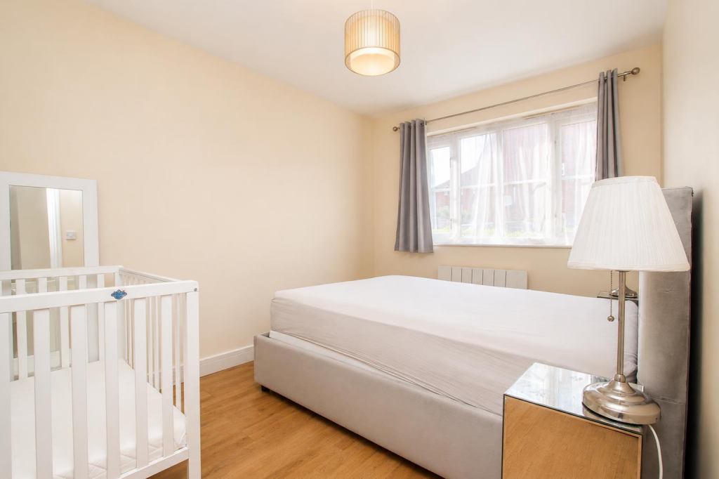 Apartment in Watford - More