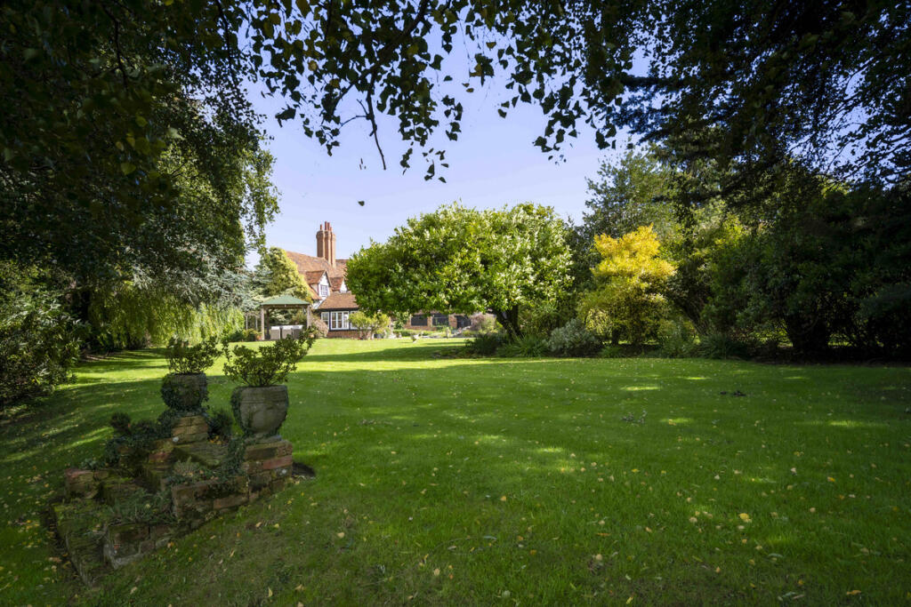 Pottersheath Road, Welwyn, AL6 photo 5