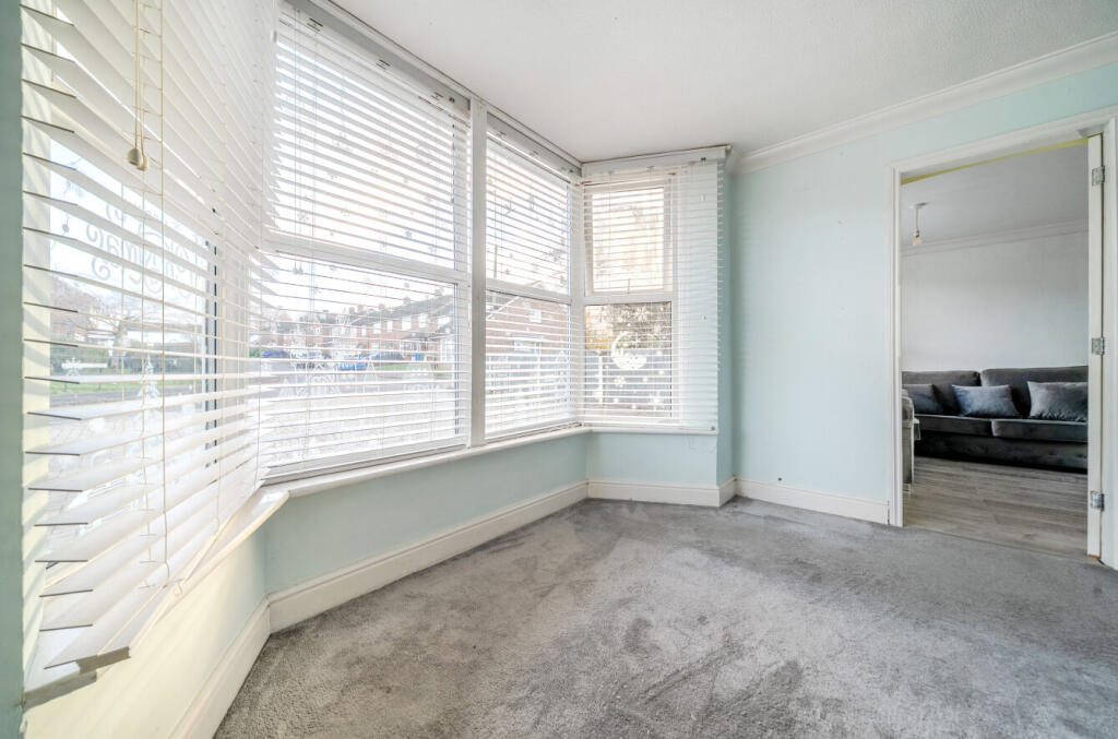 House in Bracknell - More