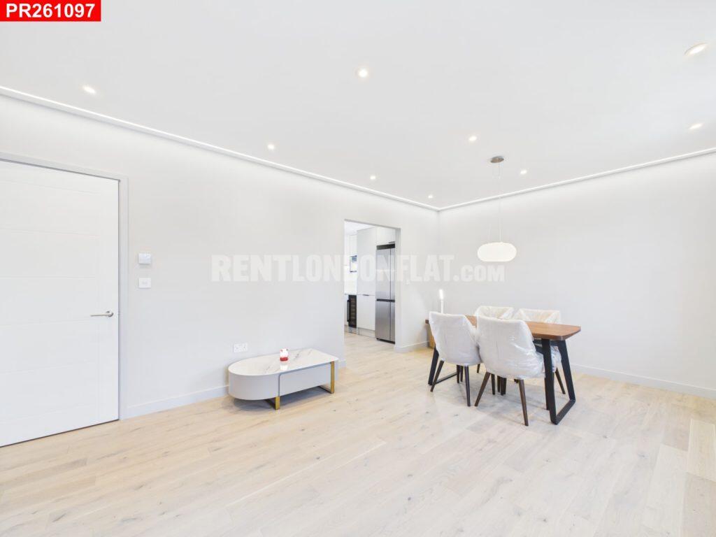 Main image of property: Hackney – 3 Bedrooms Flat