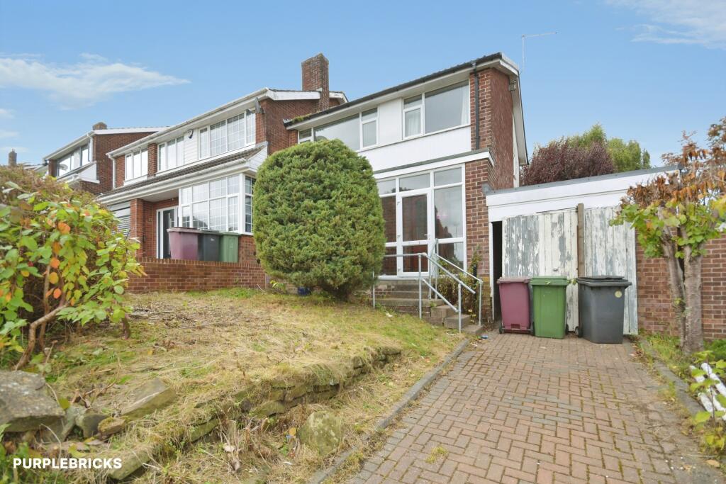 3-bed semi-detached on Highfields Road, Dronfield, S18, £240,000