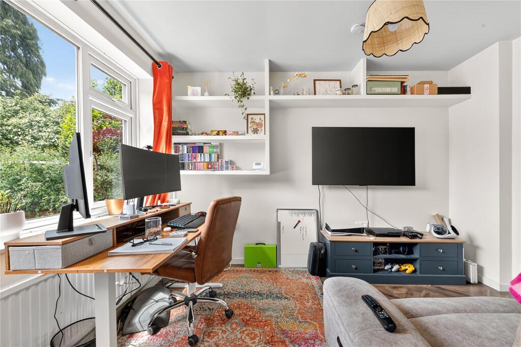 House in Woking, Surrey - View 4