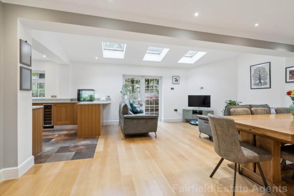 House in Watford - View 5