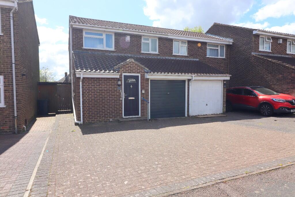 3-bed semi-detached on Dunsmore Road, Luton, Bedfordshire, LU1 5JY, £325,000