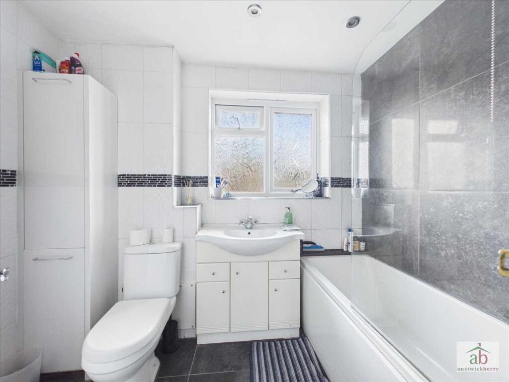 House in Ipswich, Westbourne - More