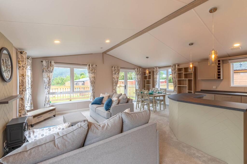 Lodge 21 Loch Ness Highland Retreat, Fort Augustus, PH32 4DS photo 4