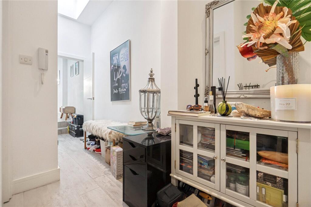 Apartment in Twickenham - View 2