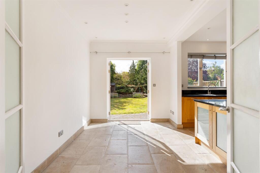 House in London - View 5