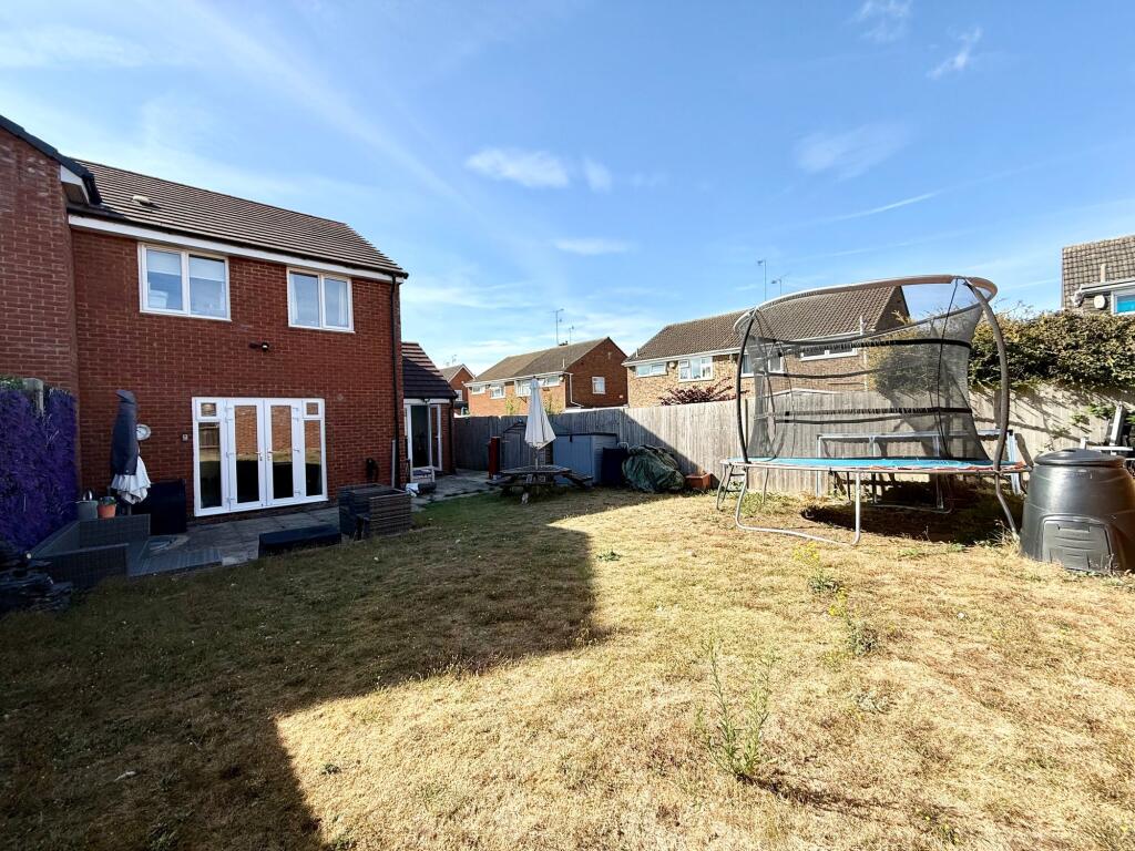 House in Luton, Warden Hill - More