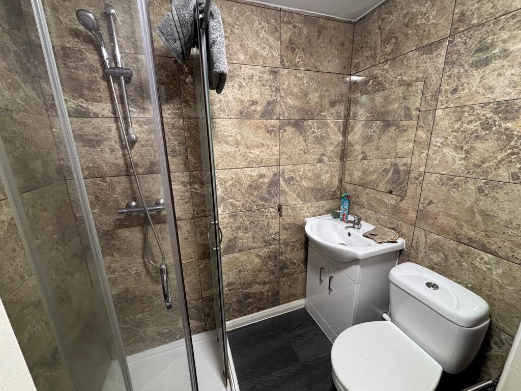 Apartment in Wolverhampton, West Midlands - View 3