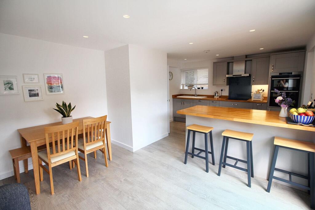 Manor Walk, Thornbury, BS35 photo 2