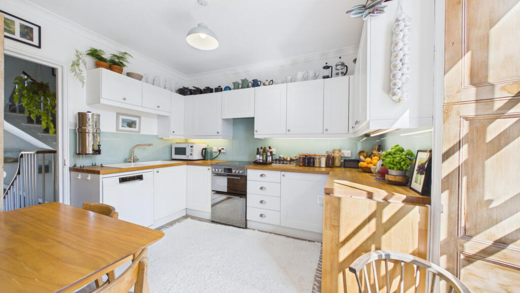 Apartment in Truro - View 4