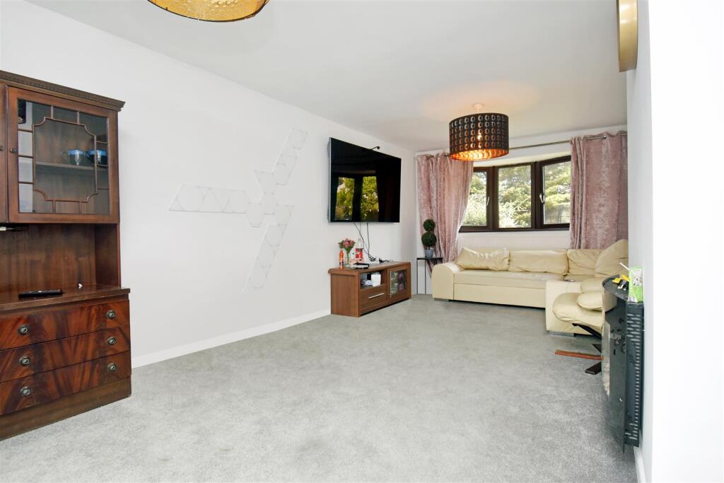 Bideford Square, Corby, NN18 8DP photo 2
