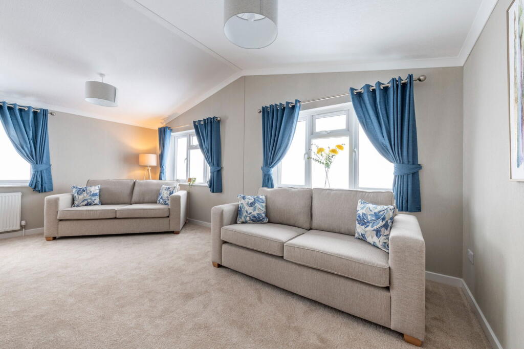 Richmond Hill Park, Ivy Avenue, Blackpool, FY4 3RU photo 3