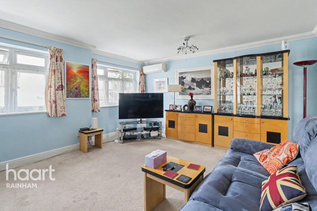 House in Romford - More