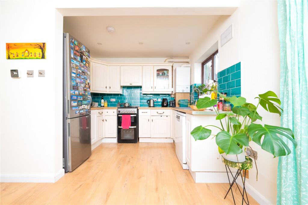 House in St Albans, Sandridge - More
