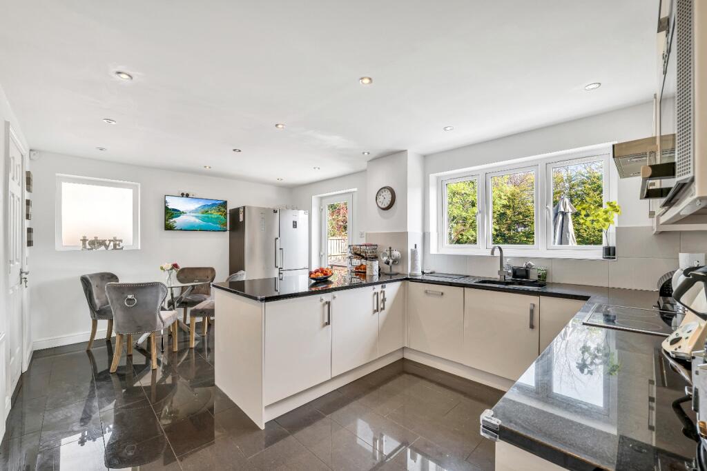 Acorn Ridge, Walton photo 3