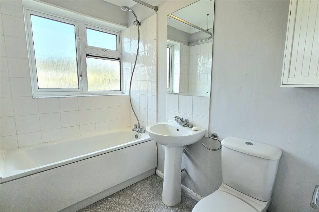 Apartment in Surrey Heath, Camberley - More