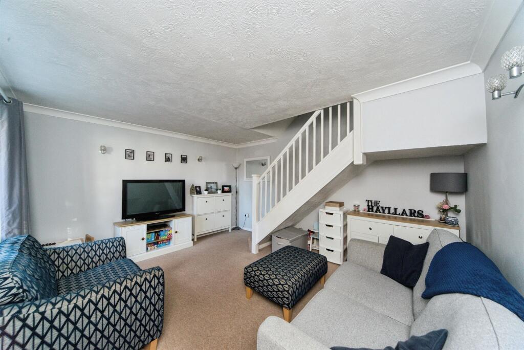 Hudson Close, Eastbourne photo 4