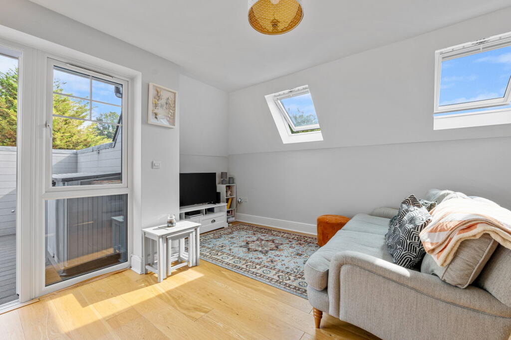 Apartment in Croydon - View 5