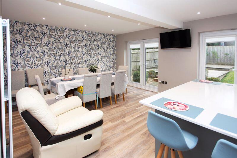 32 Hough Way, Shifnal. TF11 9PA photo 3