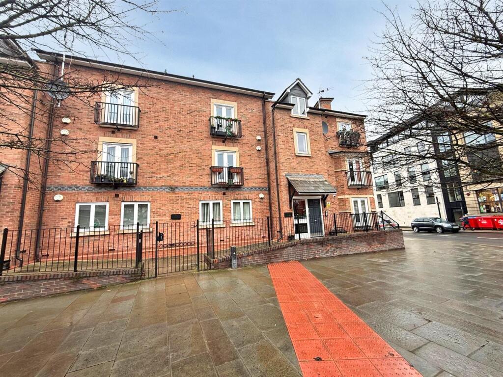 2-bed flat on Chester Street, Shrewsbury, £225,000