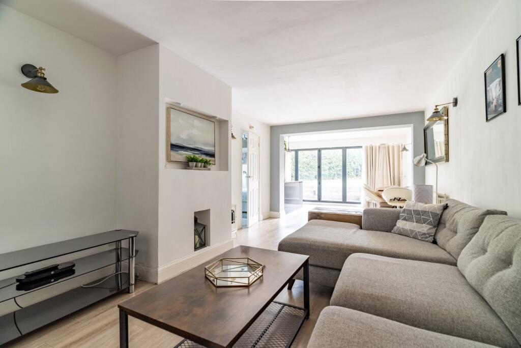 2-bed flat on 1, Sportsmans Hall, Cottonmill Lane, St. Albans, Hertfordshire, AL1, £400,000